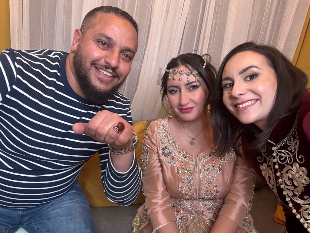 Jasmine et l'équipe de l'émission Ennahar Tv