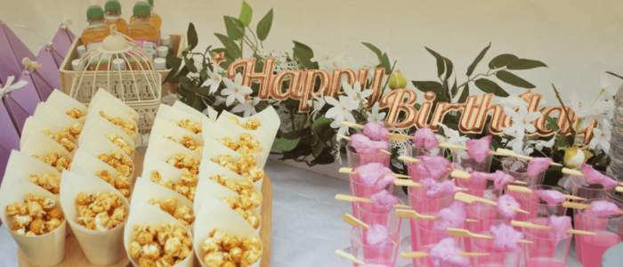 Coupe de champagne et popcorn